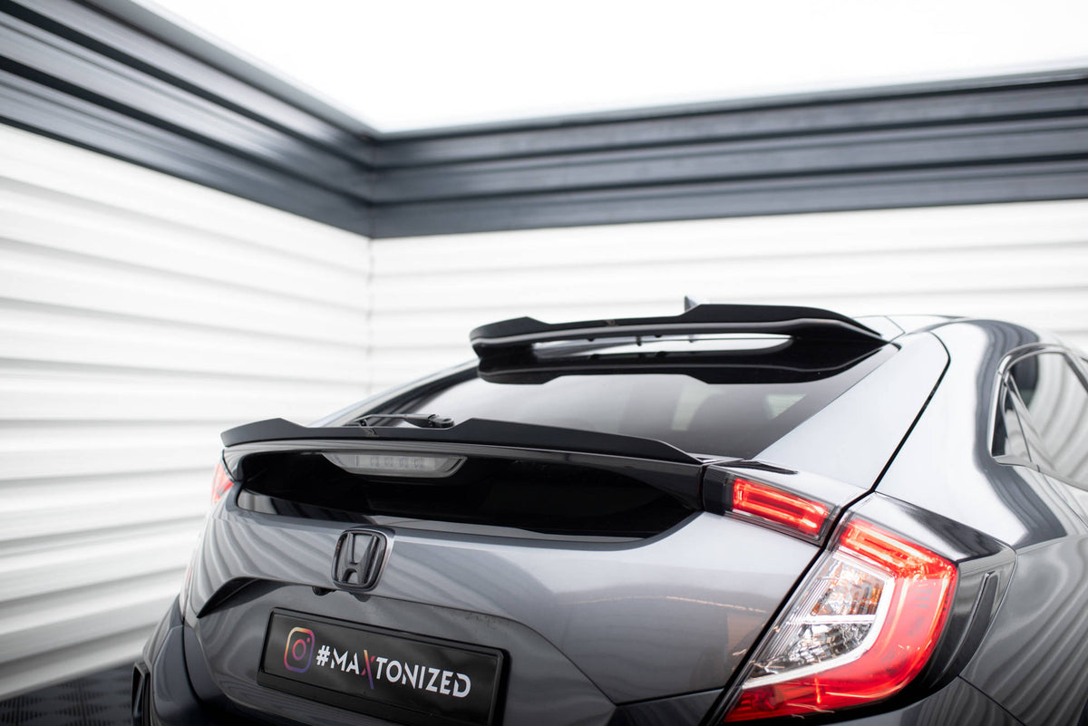 Bakre splitter med vertikale stenger på Honda Civic Sport MK10 sett bakfra