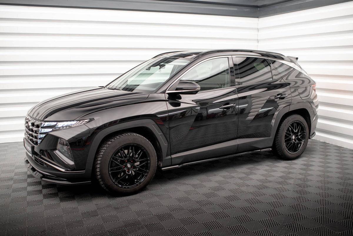 Splittersett for Hyundai Tucson MK4 med alle fire komponenter lagt ut samlet
