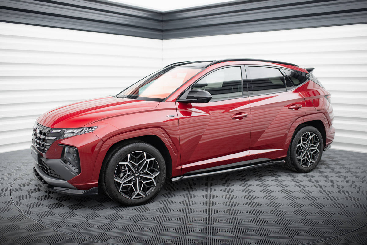 Komplett splittersett til Hyundai Tucson N-Line MK4 – alle fire deler lagt ut sett ovenfra