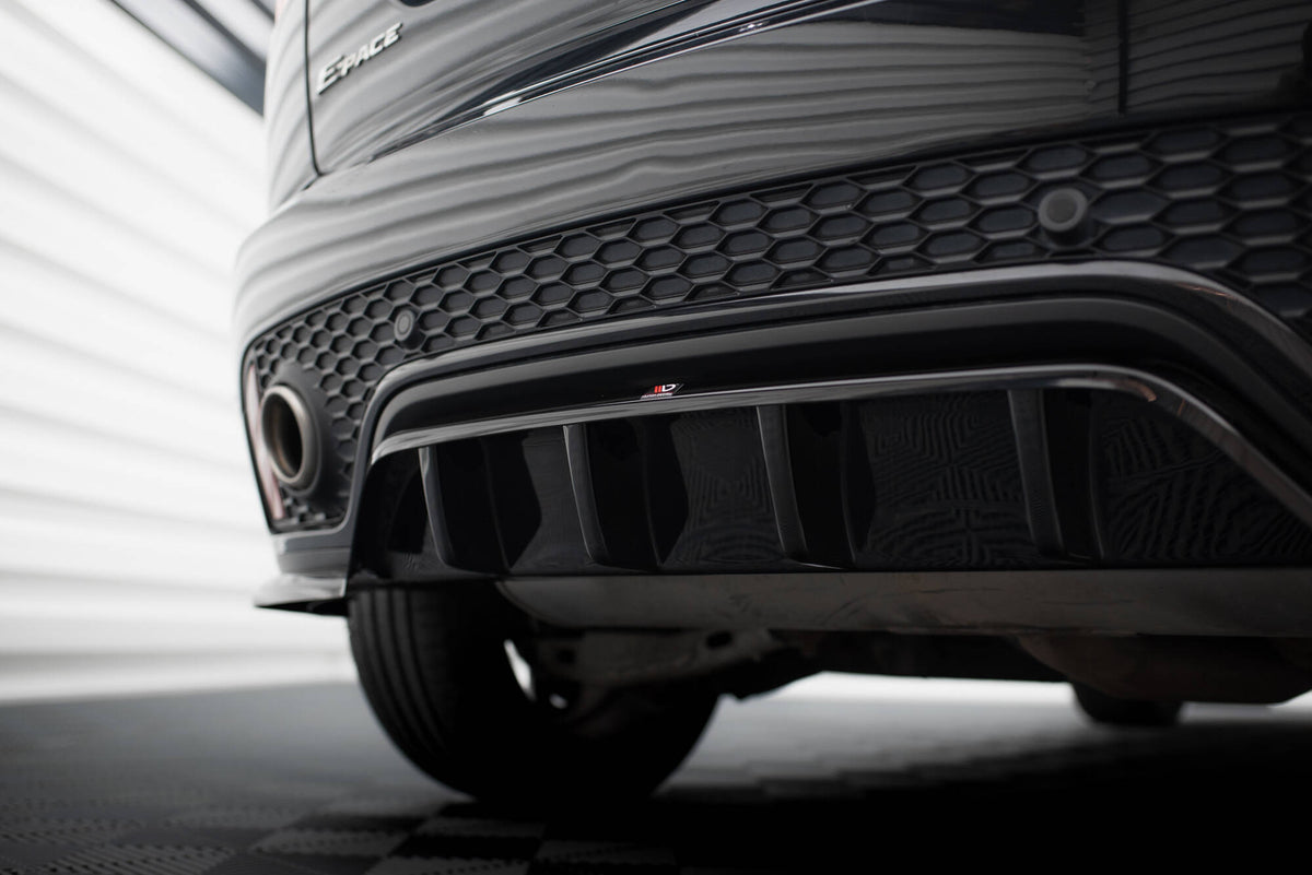 Sideskjørt diffusor på Jaguar E-Pace R-Dynamic sett fra skrå vinkel