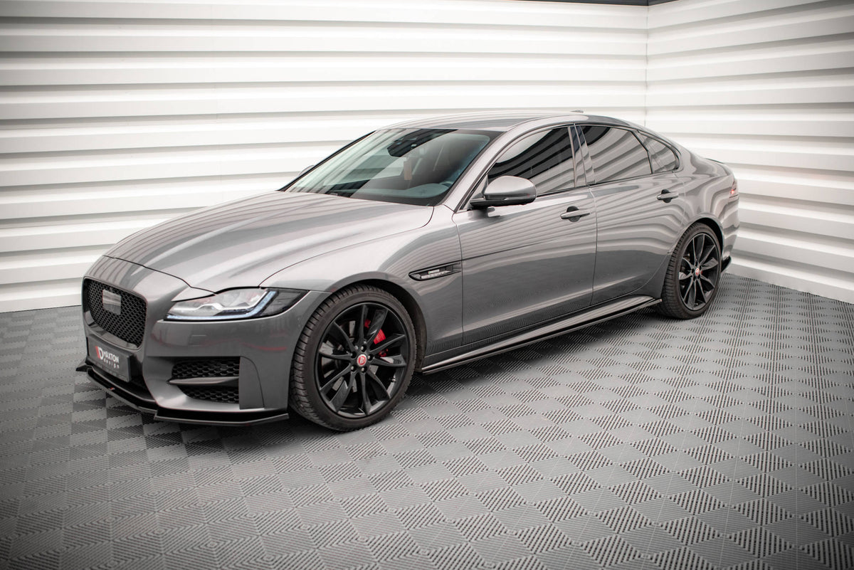 Komplett splittersett for Jaguar XF R-Sport MK2 – alle tre deler lagt ut samlet