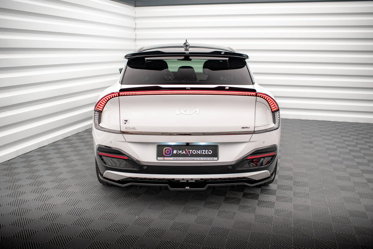 Front splitter fra Maxton Design montert på Kia EV6 GT-Line sett forfra