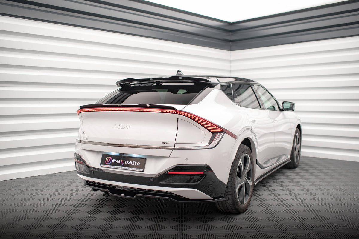 Spoiler cap montert på Kia EV6 GT-Line MK1 vist i skrå vinkel