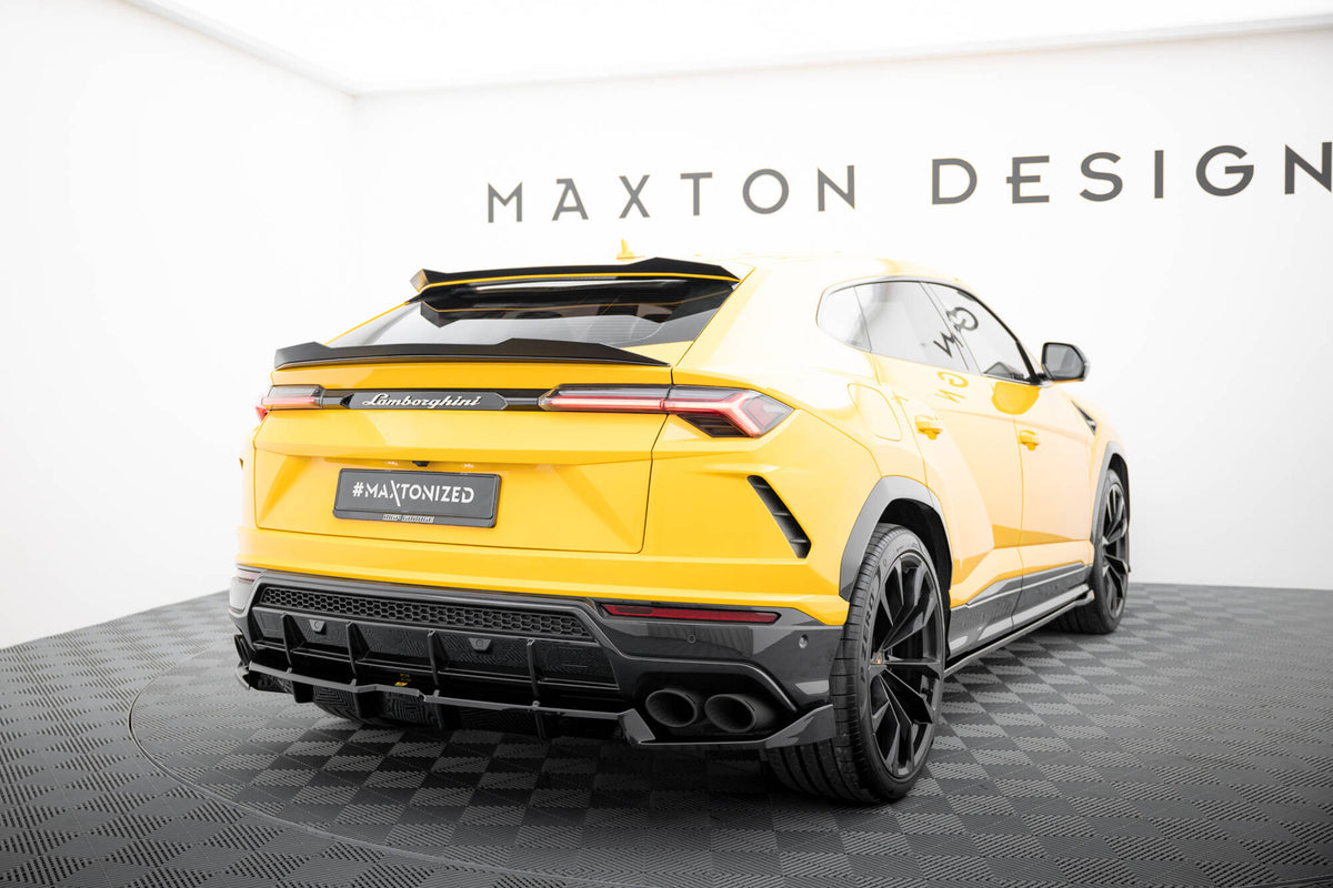 Sideskjørt diffusorer montert på Lamborghini Urus, vist fra skrå vinkel