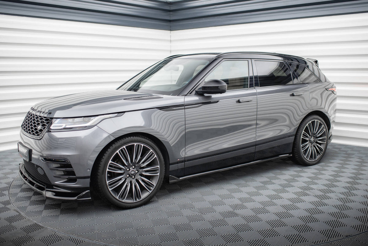 Splittersett fra Maxton Design montert på Range Rover Velar R-Dynamic, sett skrått forfra