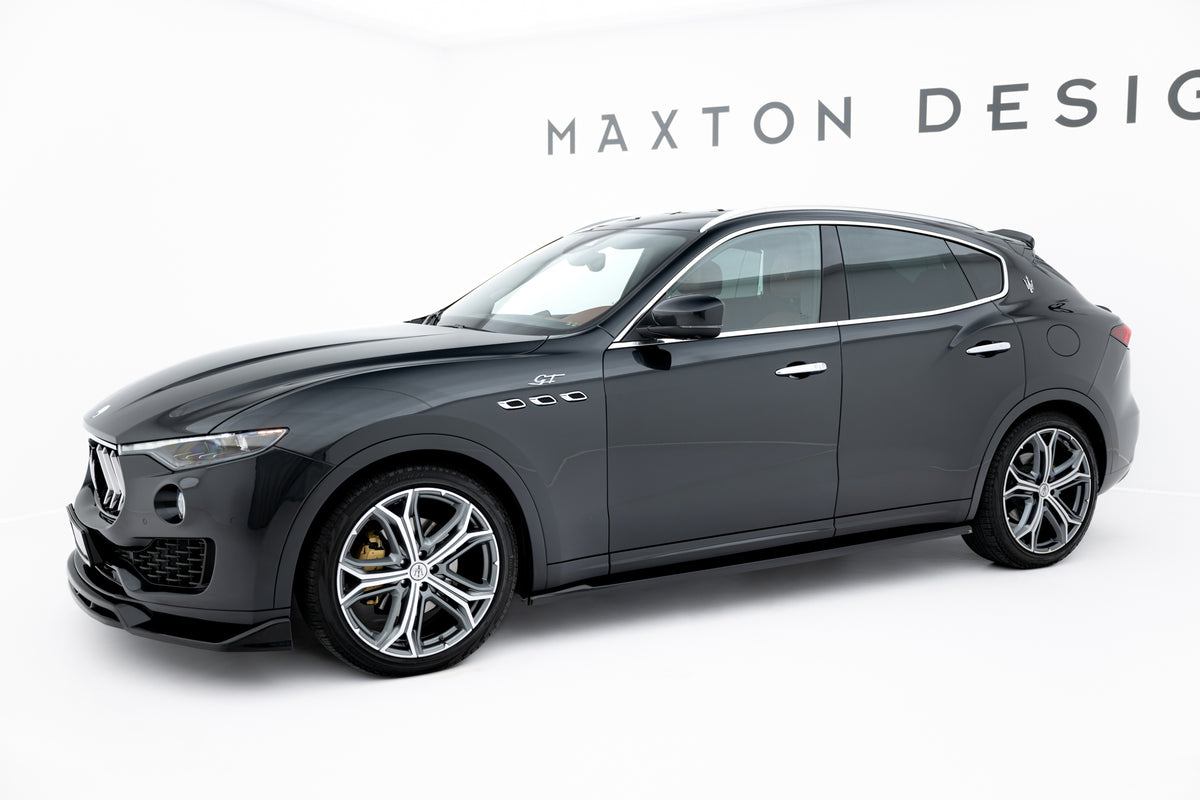 Splittersett for Maserati Levante GT Facelift montert på bil, sett forfra i skrå vinkel