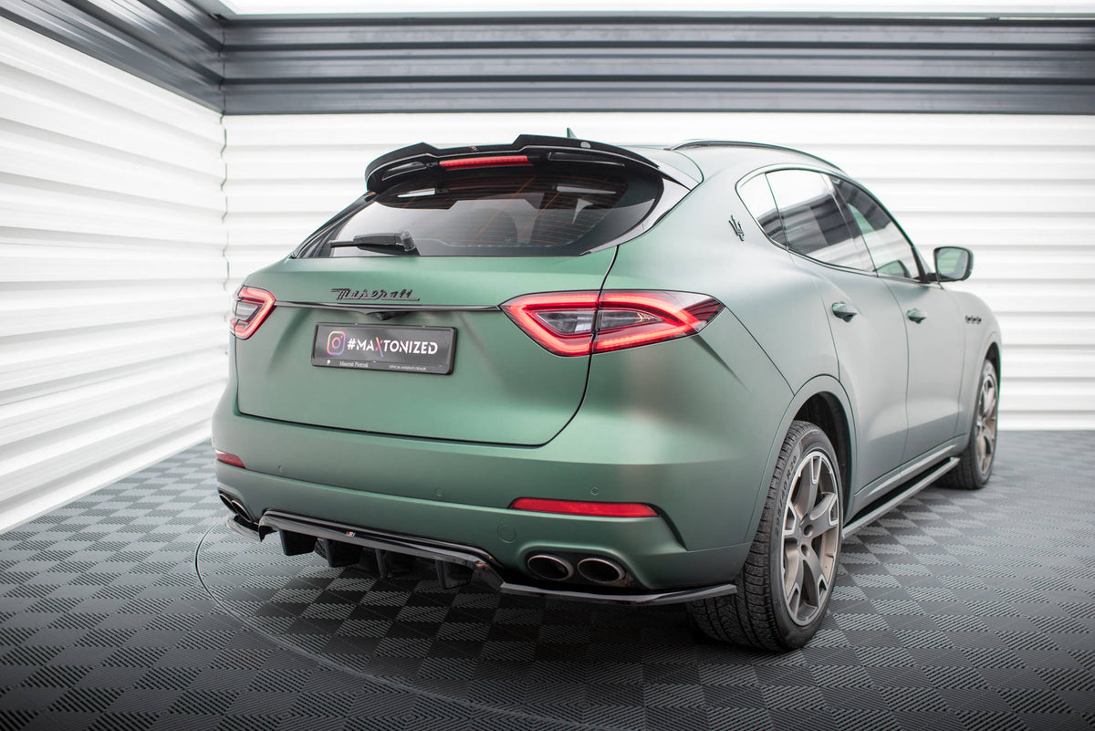 Sideskjørt diffusorer montert på Maserati Levante Mk1, sidevisning