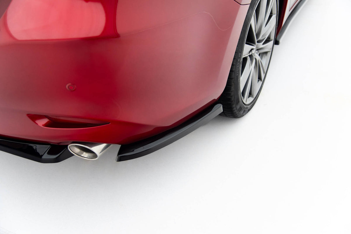 Sideskjørt diffusorer til Mazda 6 Sedan MK3 Facelift vist fra skrå vinkel