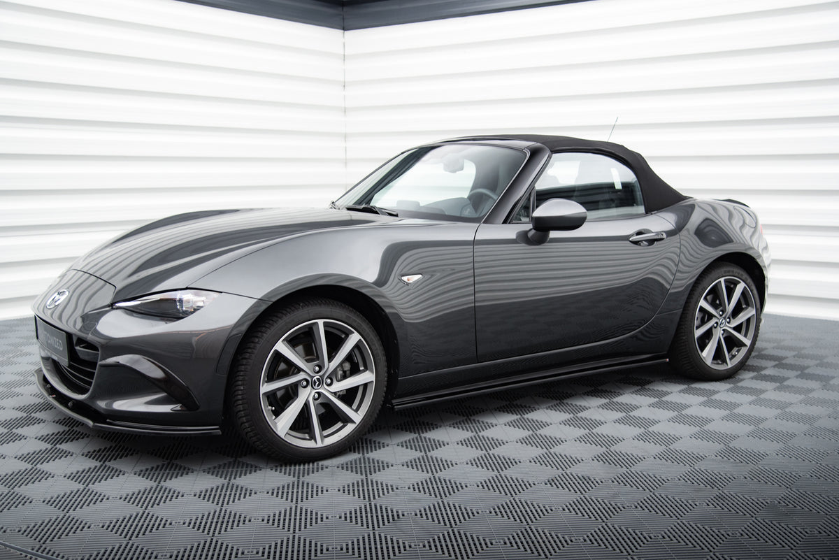 Splittersett for Mazda MX-5 ND i sort ABS-plast, alle fire deler vist ovenfra
