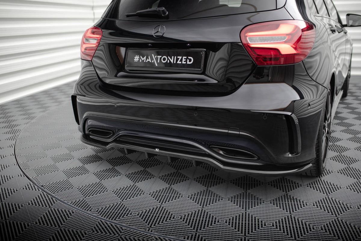 Sideskjørt diffuser fra Maxton Design på Mercedes A AMG-Line W176 i nærbilde