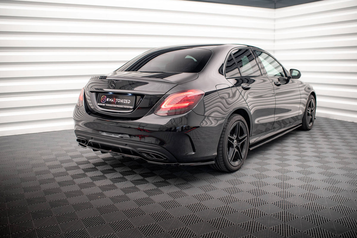 Sideskjørt diffusorer montert på sølvfarget Mercedes C S205 Estate Facelift