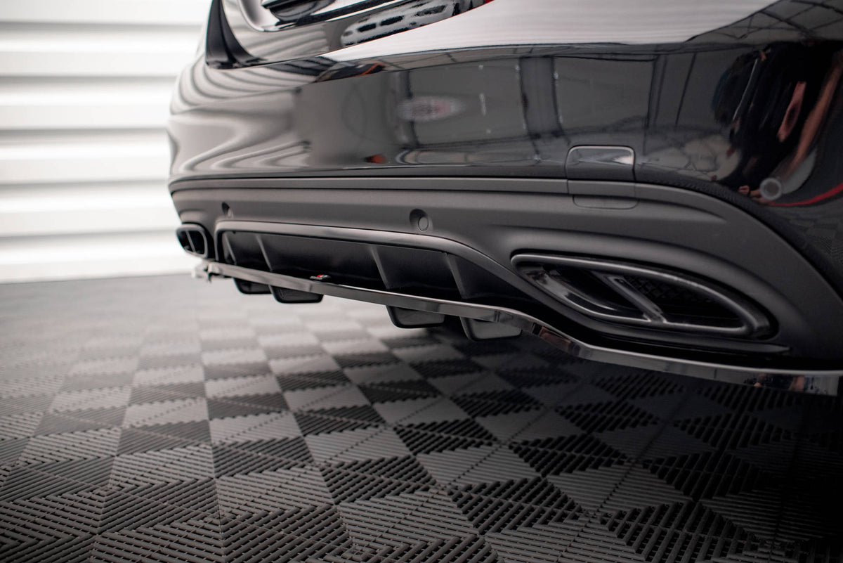 Front splitter i svart ABS-plast for Mercedes C W205 Facelift i nærbilde