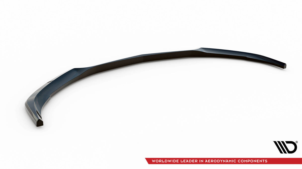 Front splitter på Mercedes C63 W205 Facelift vist fra skrå vinkel
