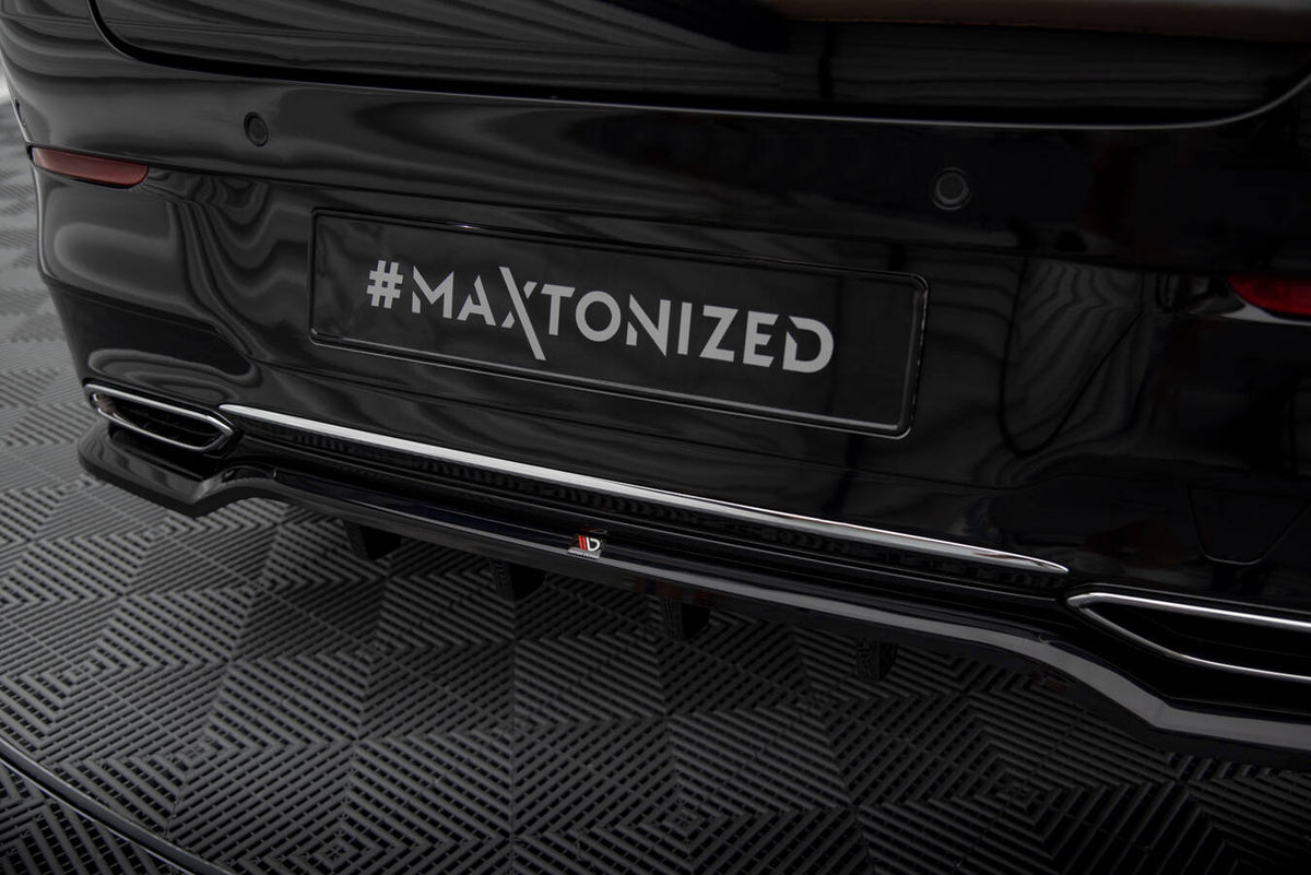 Front splitter fra Maxton Design montert på Mercedes CLA C118, sett forfra