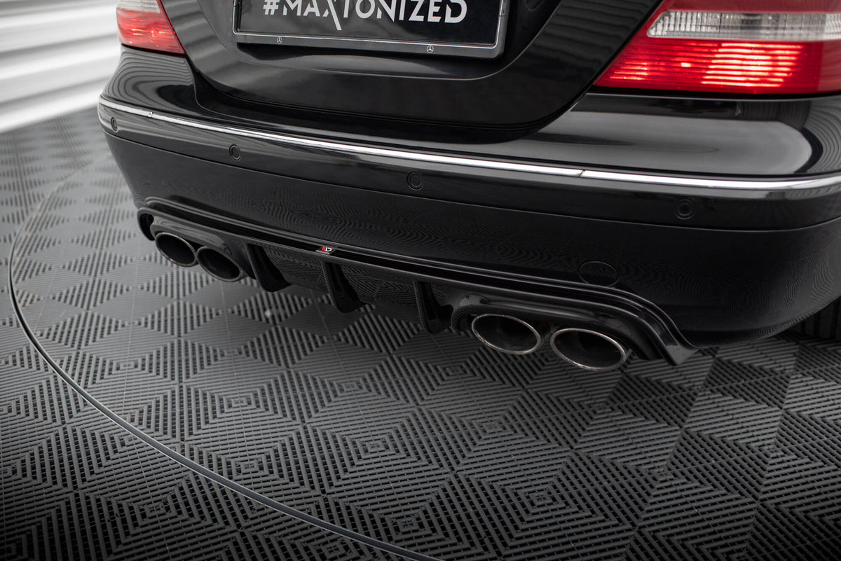 Front splitter fra Maxton Design montert på Mercedes CLK C209 i nærbilde