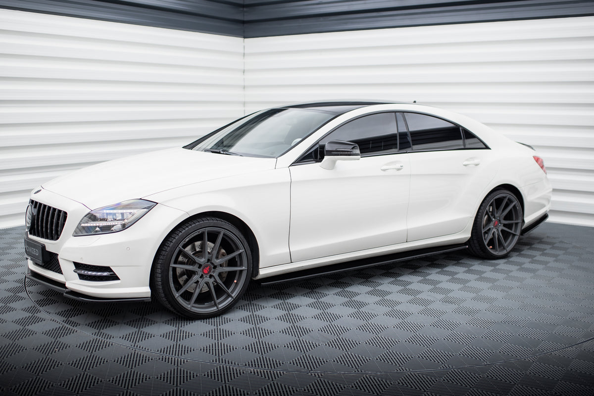 Splittersett for Mercedes CLS C218 AMG-Line med alle fire deler lagt ut ovenfra