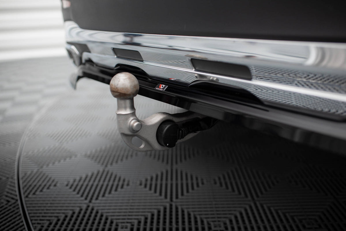 Bakre splitter vertikale staver Mercedes GLC AMG-Line X254 – nærbilde, gloss svart