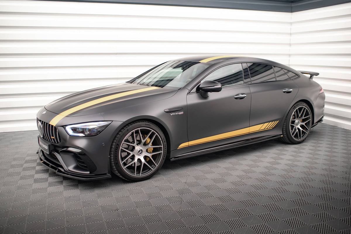 Splittersett til Mercedes AMG GT 63S Coupe montert på bil sett forfra