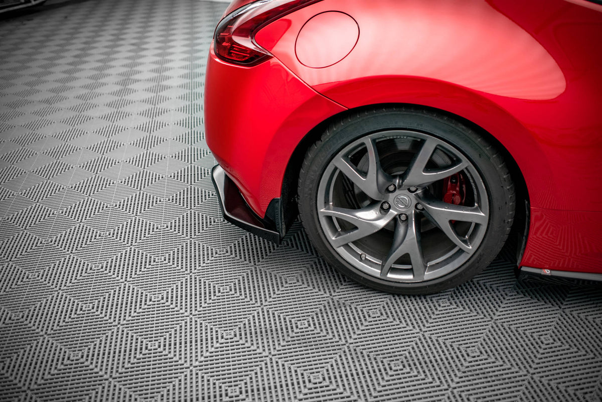 Bak splitter og bak side splittere på Nissan 370Z Facelift i nærbilde