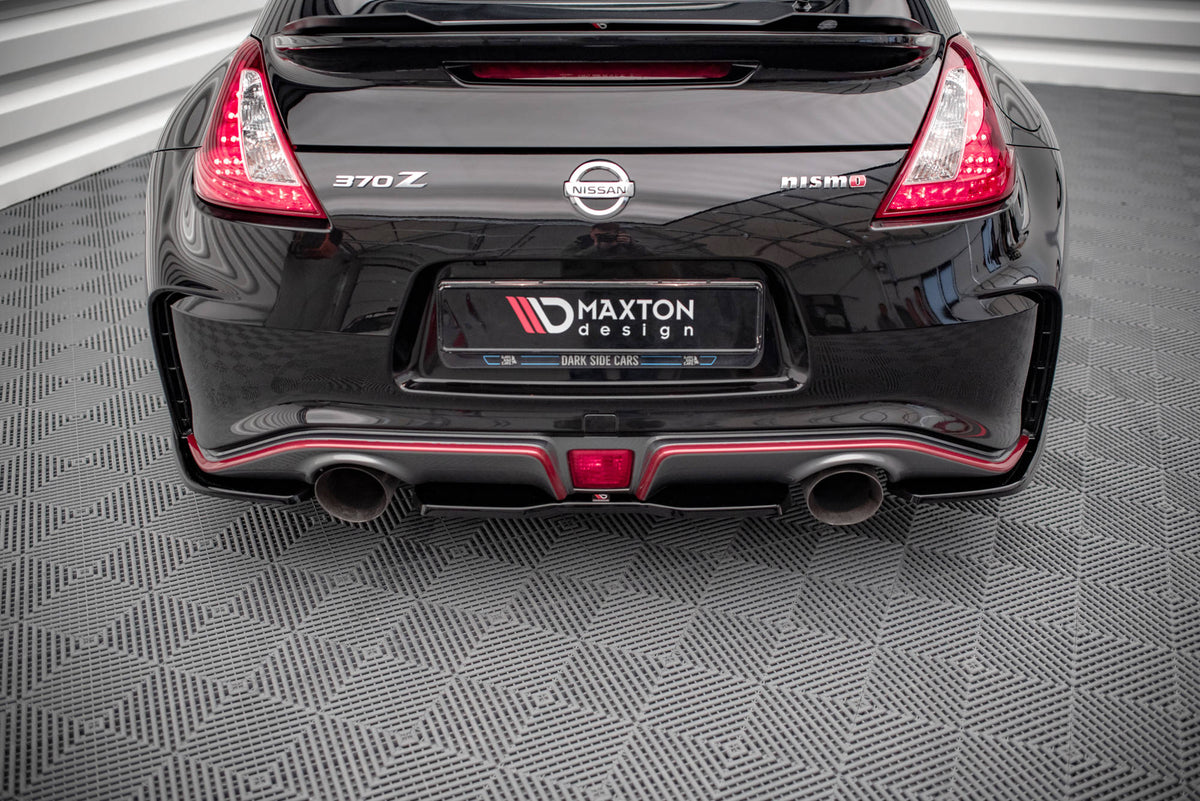 Bak splitter og sidesplittere på Nissan 370Z Nismo Facelift, sett bakfra