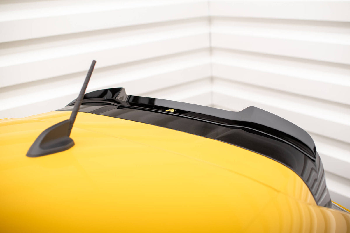 Bakre sidesplittere og spoilerlokk til Peugeot 208 GT sett ovenfra