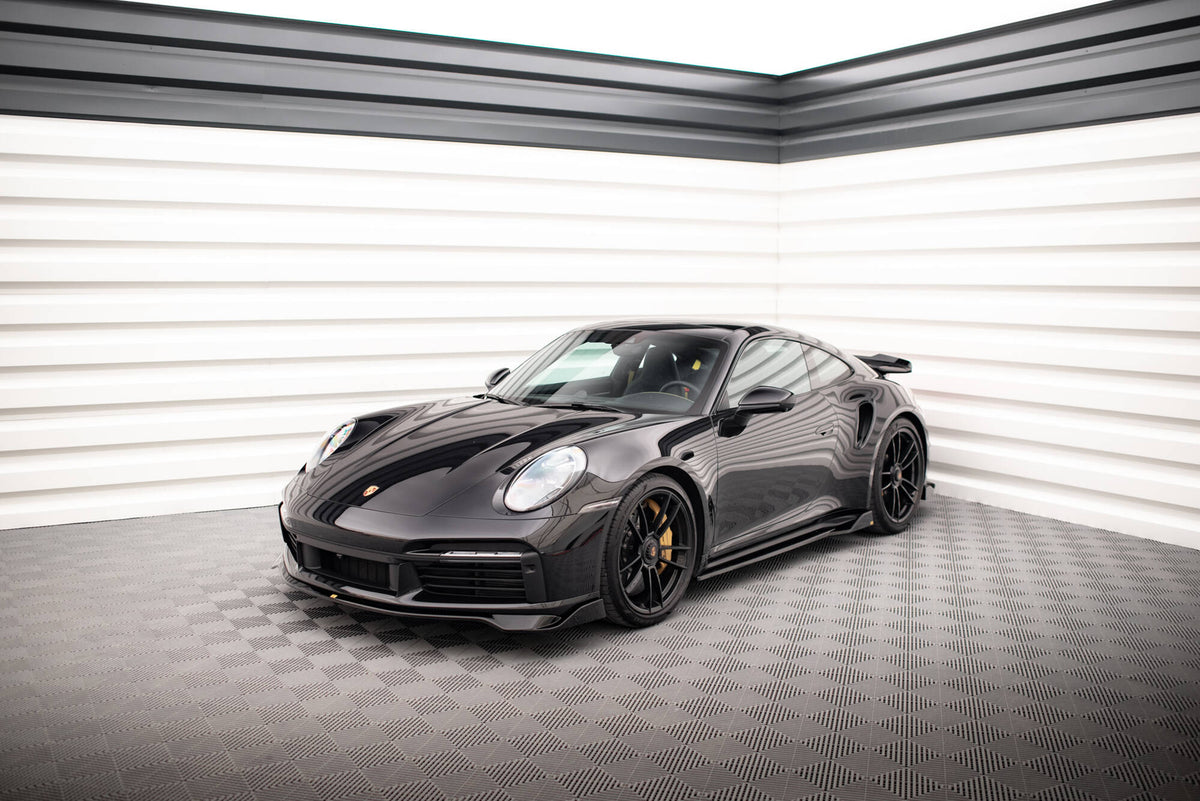 Splittersett for Porsche 911 Turbo S 992 med alle fire komponenter lagt ut ovenfra