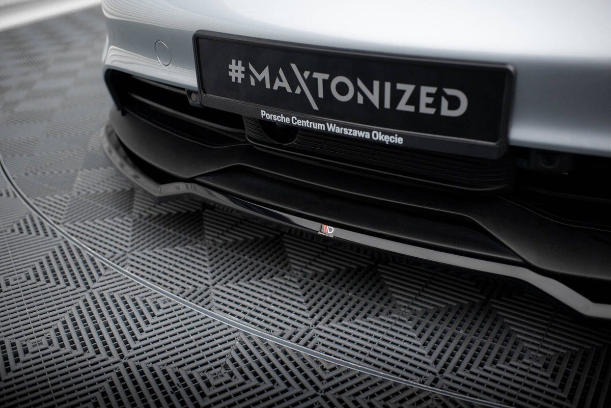 Nærbilde av ABS-plast overflate på Maxton Design splittersett til Porsche Taycan MK1