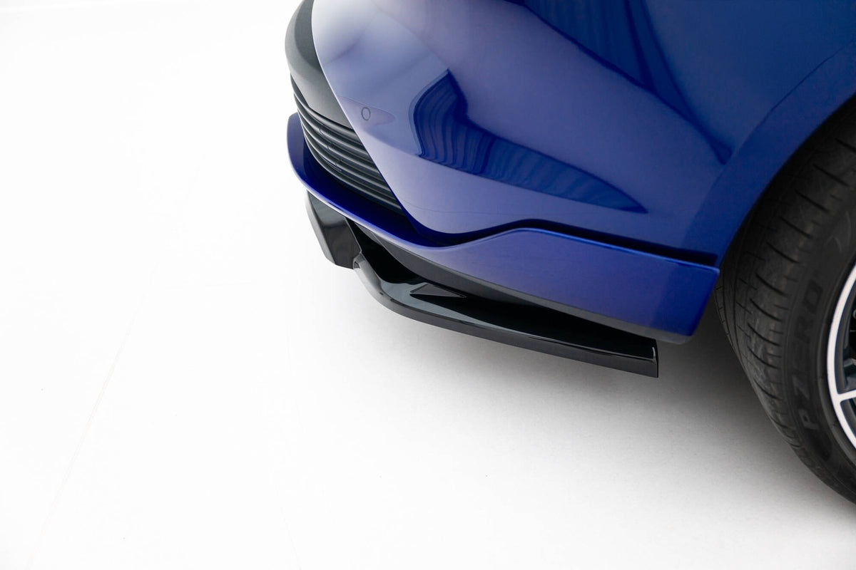 Sideskjørt-splitter fra Maxton Design på Porsche Taycan Turbo S MK1 sett fra siden, sporty aerodynamisk design