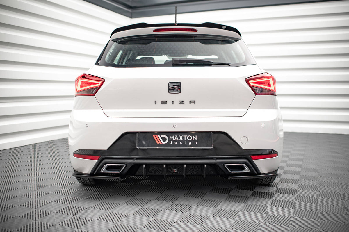 Front splitter fra Maxton montert på Seat Ibiza MK5 i sort finish
