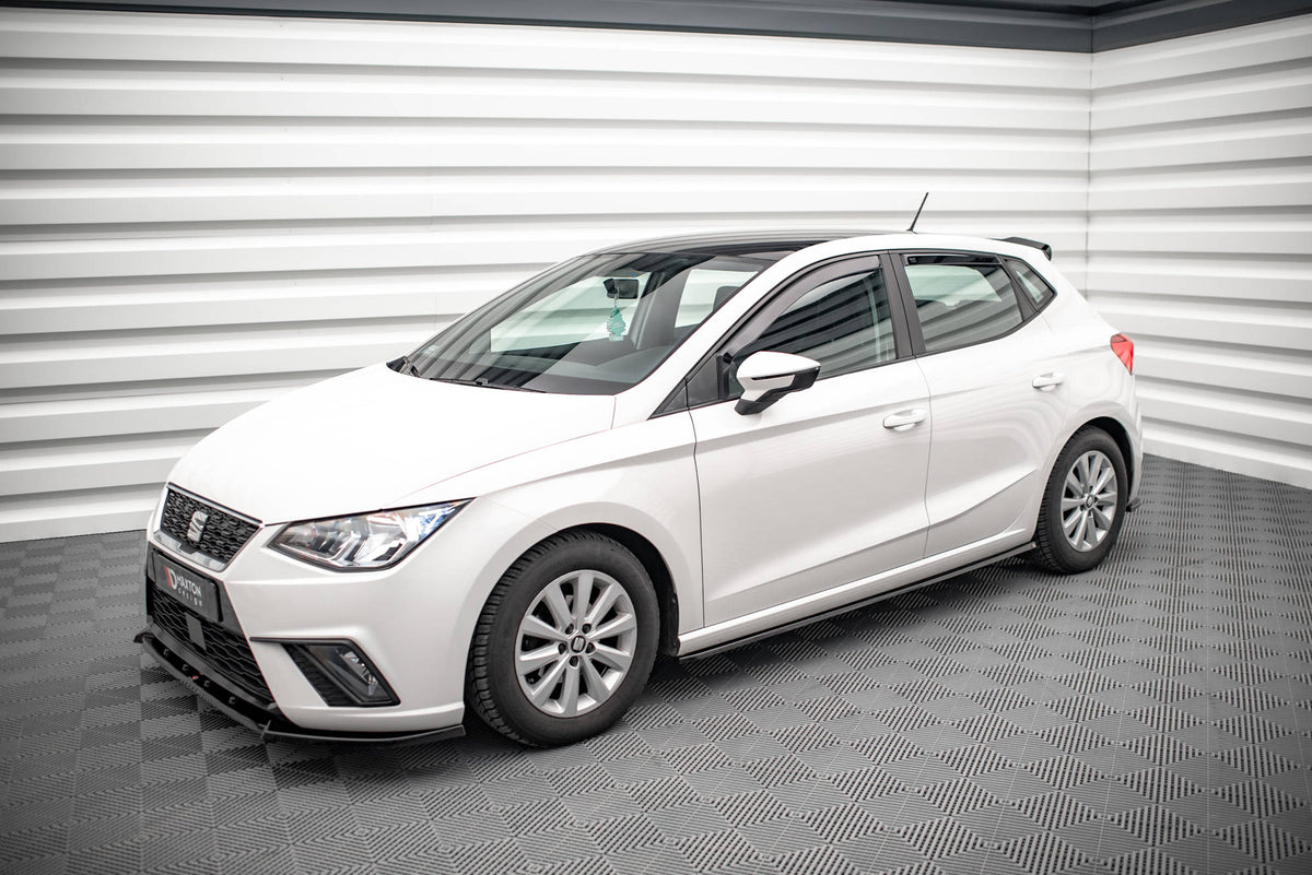 Splittersett til Seat Ibiza MK5 FR med alle fem deler utlagt ovenfra