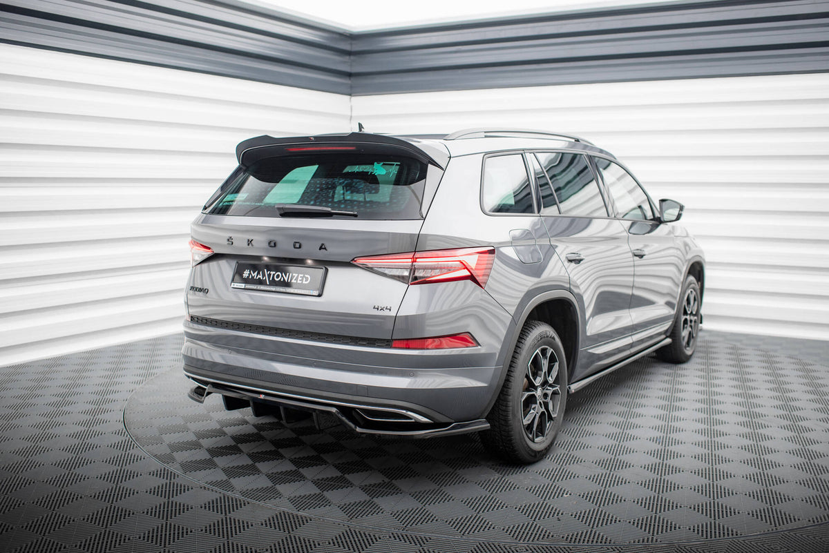 Front splitter til Skoda Kodiaq Sportline montert på bil, sett forfra