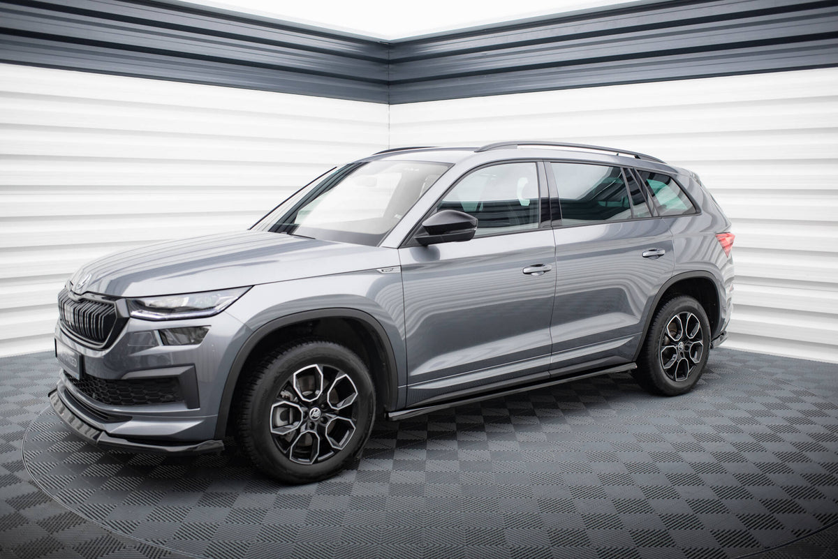 Splittersett for Skoda Kodiaq Sportline Facelift, alle fire deler vist ovenfra på flat overflate