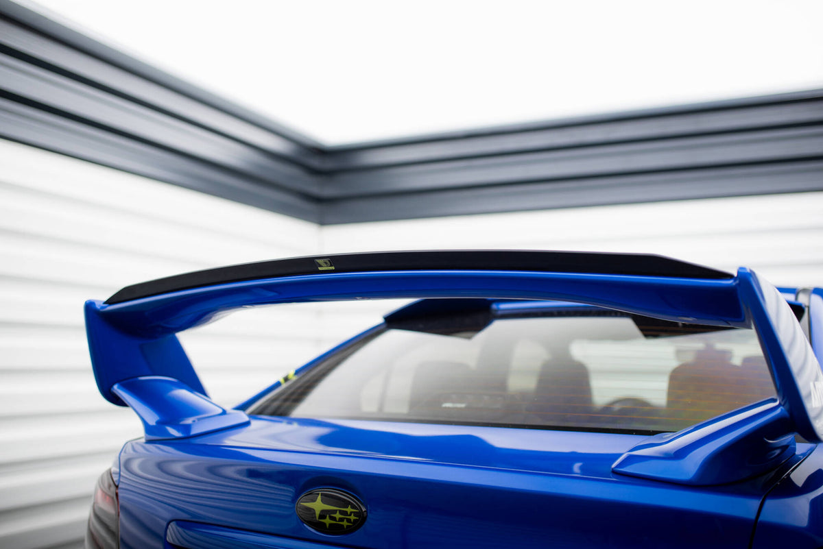 Spoiler cap for Subaru WRX STI MK1 Facelift montert på hekkspoiler sett bakfra