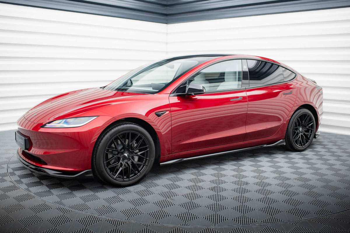 Splittersett montert på Tesla Model 3 Highland frontstøtfanger, sett forfra