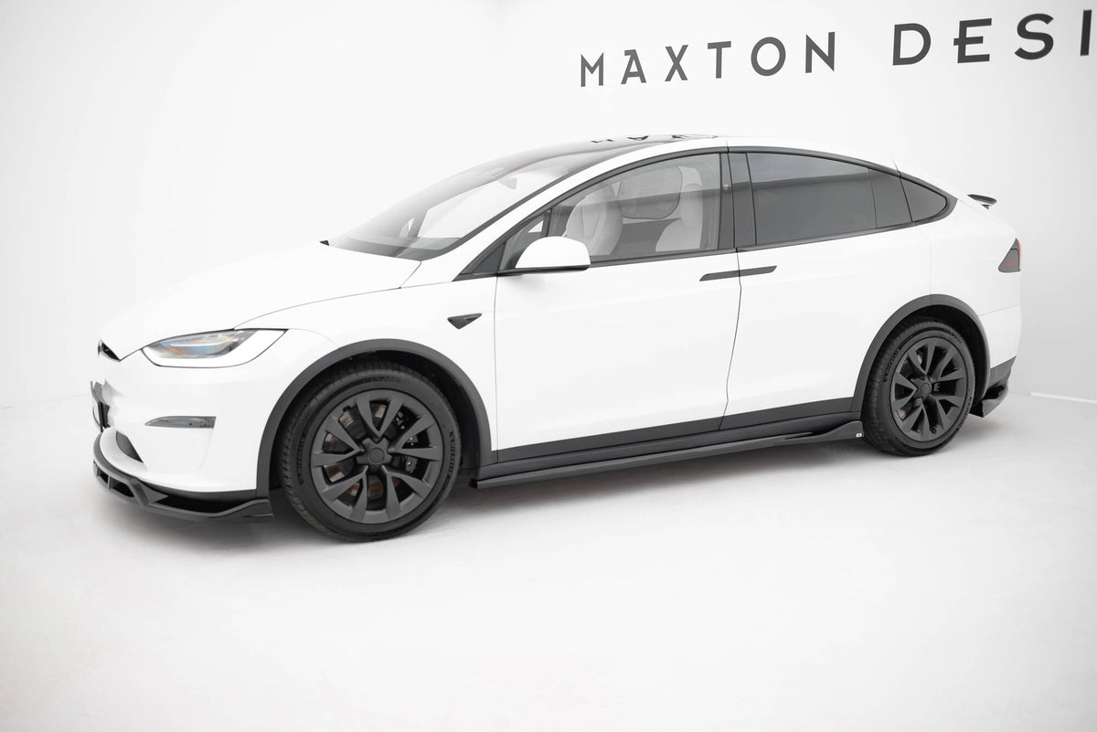 Splittersett for Tesla Model X Facelift med alle fire deler utstilt sett ovenfra