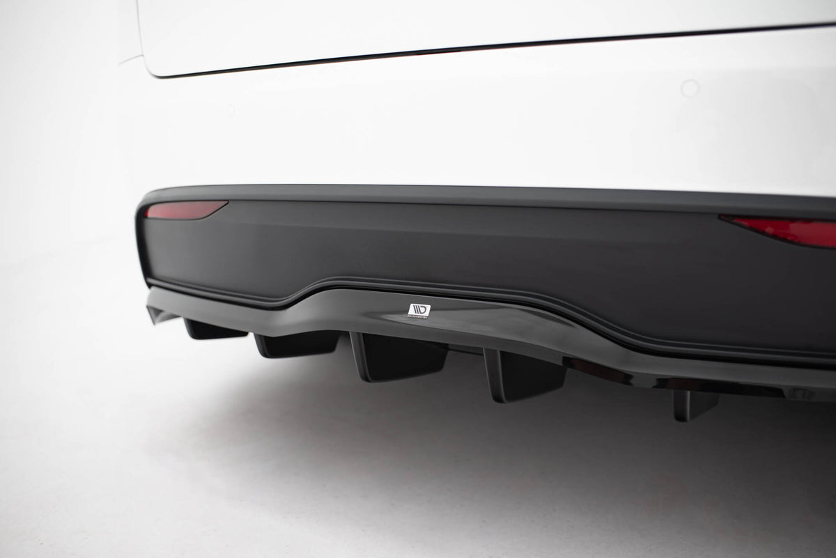 Front splitter fra Maxton Design montert på Tesla Model X i sort finish
