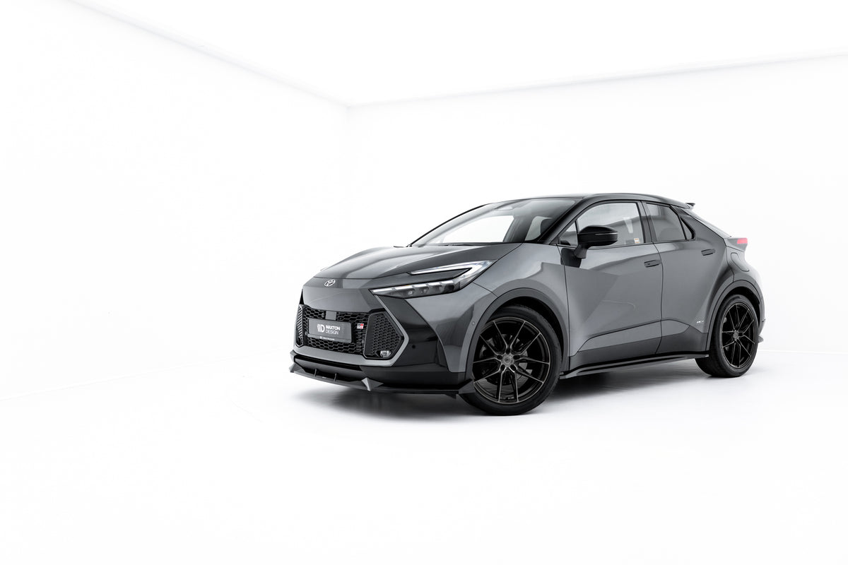 Høyre side av Toyota C-HR MK2 med Maxton Design sideskjørt sett fra lav skrå vinkel