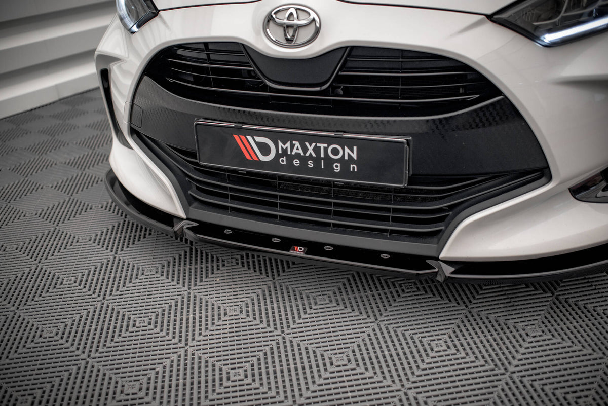 Toyota Yaris GR Sport MK4 med M-Maxton bodykit fra skrå vinkel foran