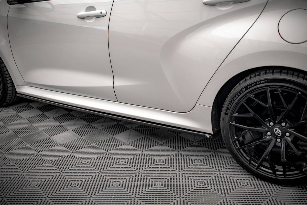Toyota Yaris GR Sport MK4 med spoiler og diffuser fra Maxton M-Line