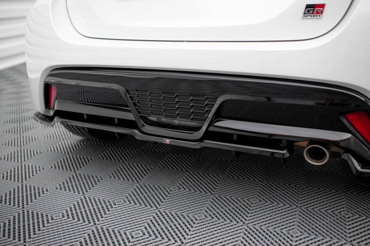 Bakparti med diffuser og spoiler extension på Toyota Yaris GR Sport MK4