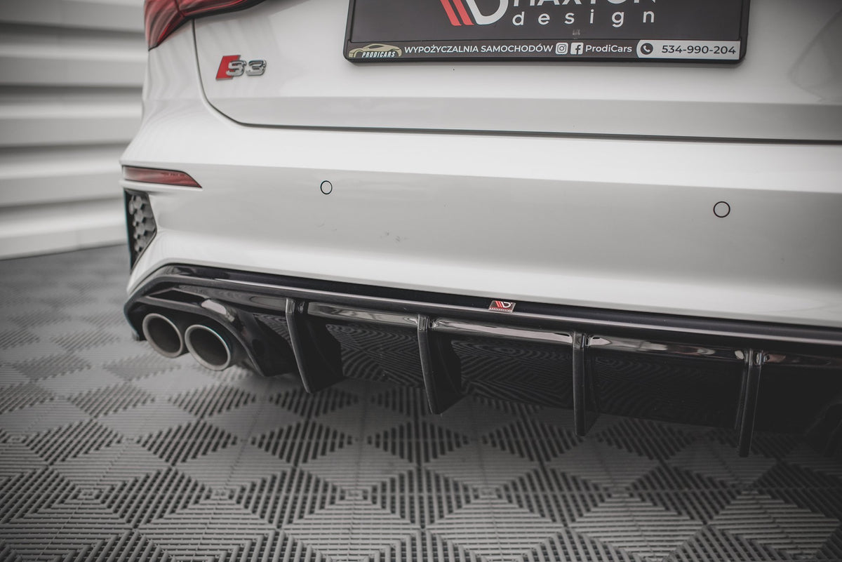 Emballasje og innhold splittersett Audi A3 S-Line Sportback 8Y V.1 med monteringsmateriell og beskyttelsesfolie