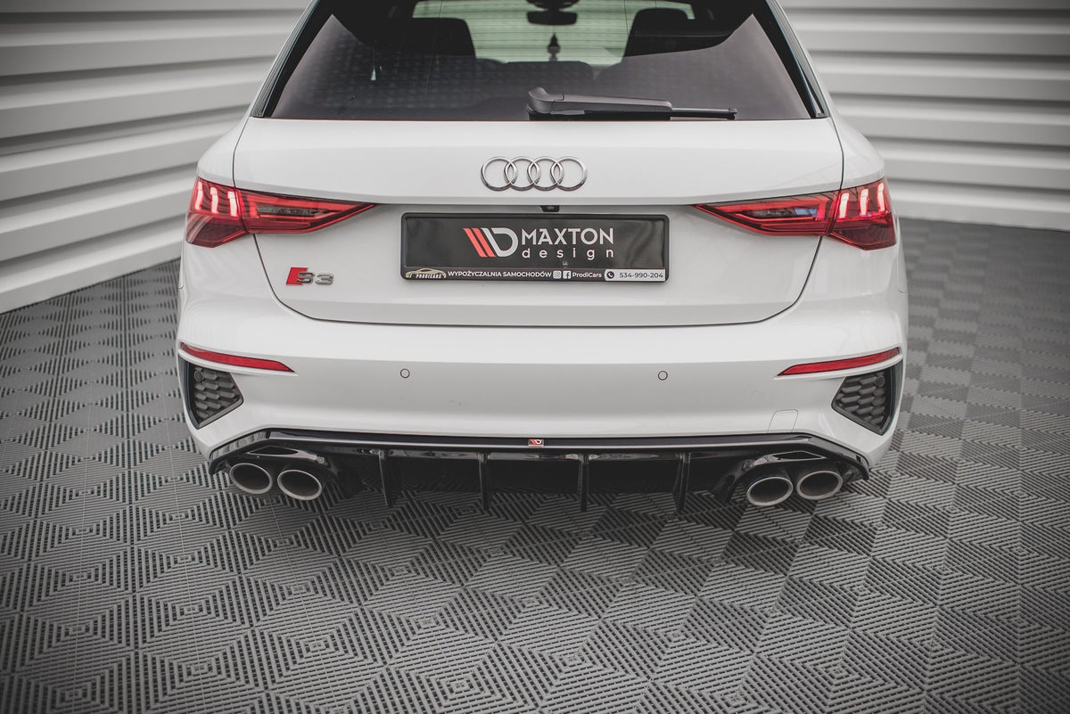Frontsplitter fra splittersett Audi A3 S-Line Sportback 8Y V.1 nærbilde av kantprofil og bøyningsdetaljer
