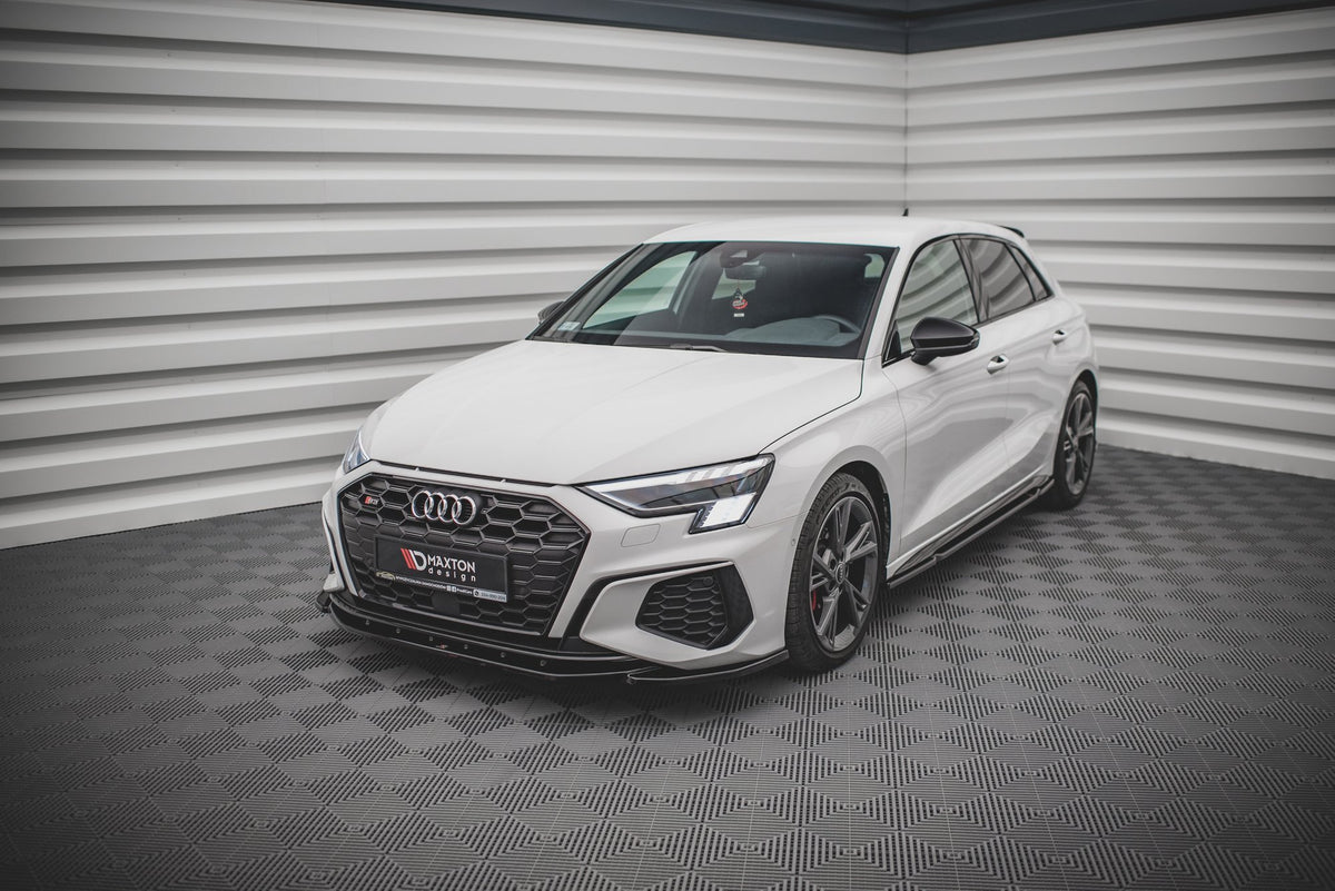 Bakfra visning av splittersett Audi A3 S-Line Sportback 8Y V.1 med bakre diffuser montert under støtfanger