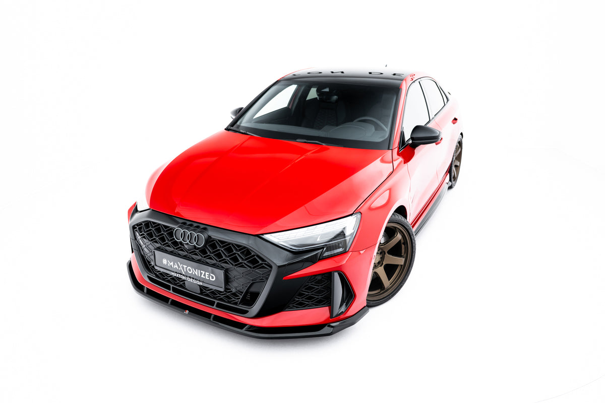 Sidevisning av Audi RS3 Sedan 8Y Facelift med splittersett V.1 som gir helhetlig og aggressiv profil