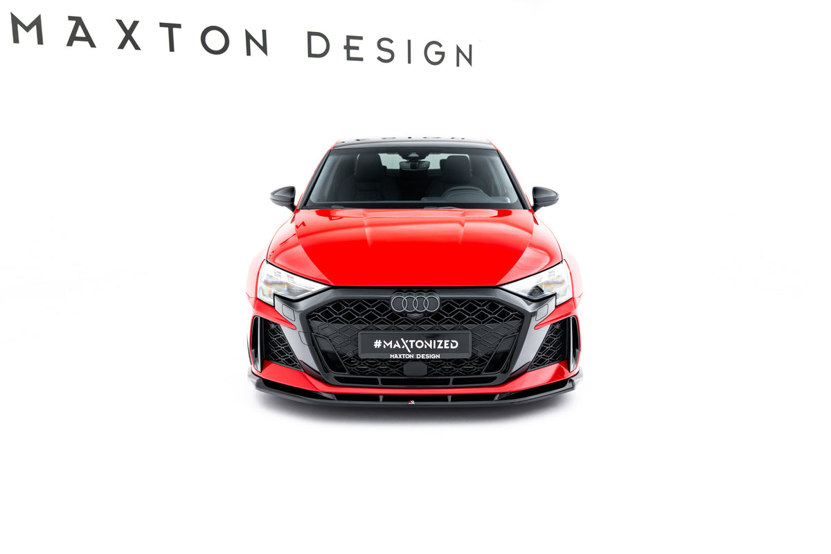 Audi RS3 Sedan 8Y Facelift V.1 splittersett fotografert fra skrå vinkel med synlig side- og frontdel montert