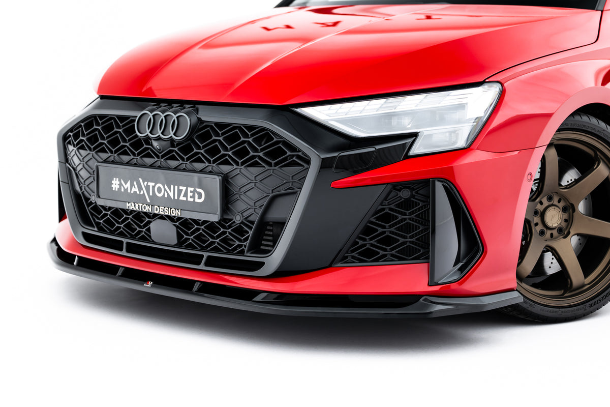 Splittersett Audi RS3 8Y Facelift V.1 frontleppe nærbilde som viser aerodynamisk design og stram linjeføring