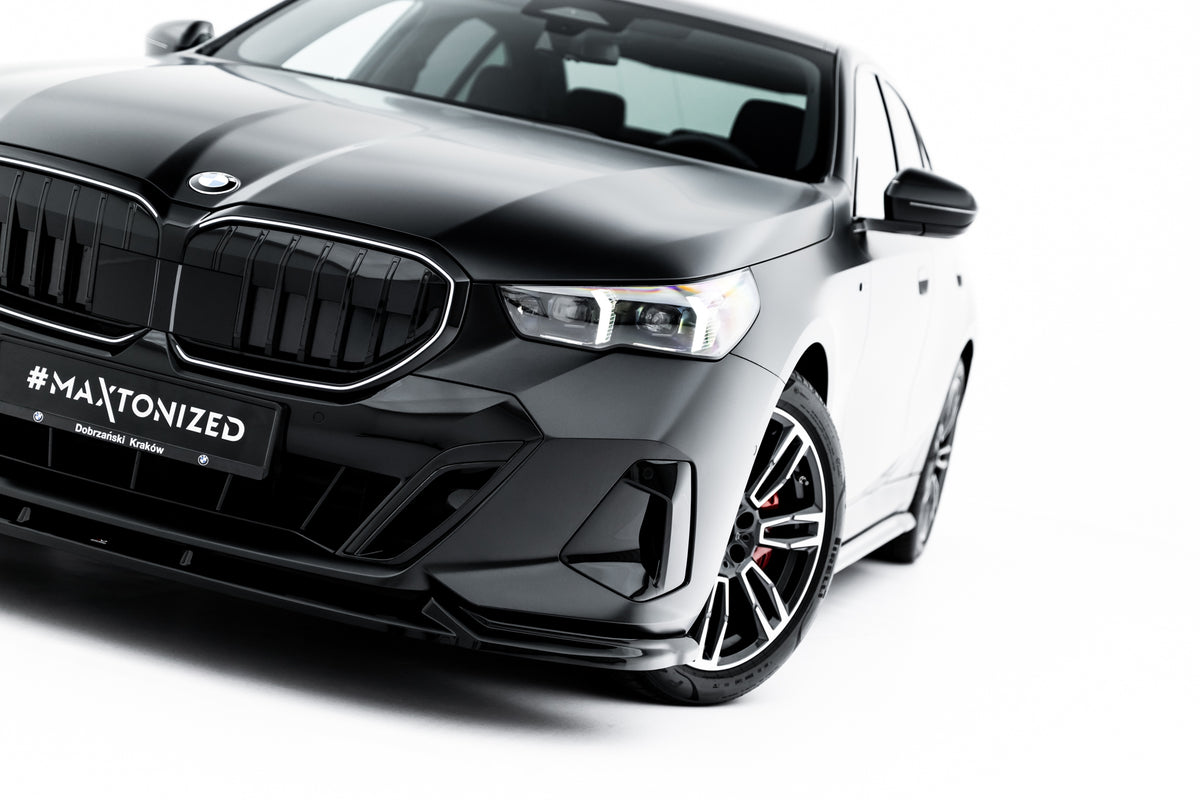 Splittersett BMW G60 5-serie V.1, trekvart bakvinkel svart ABS aerodynamikk