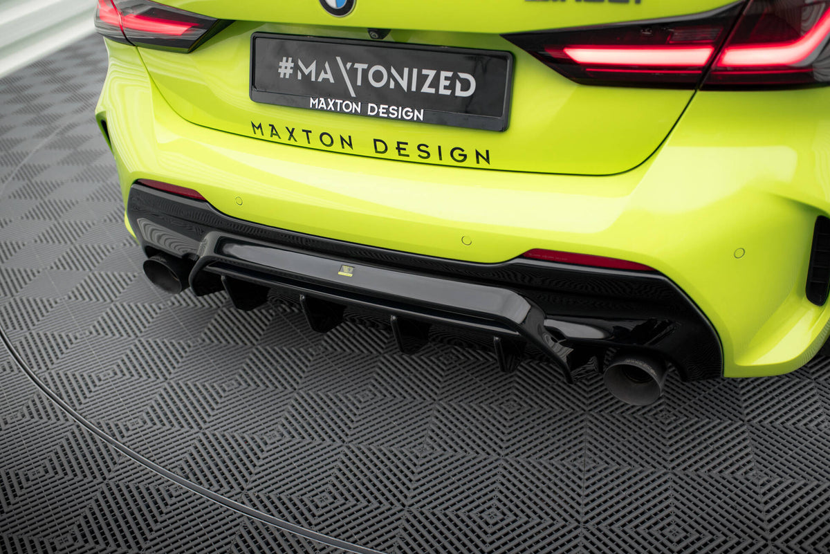 M-Maxton splittersett V.1 BMW M135i – trekvart bakfra