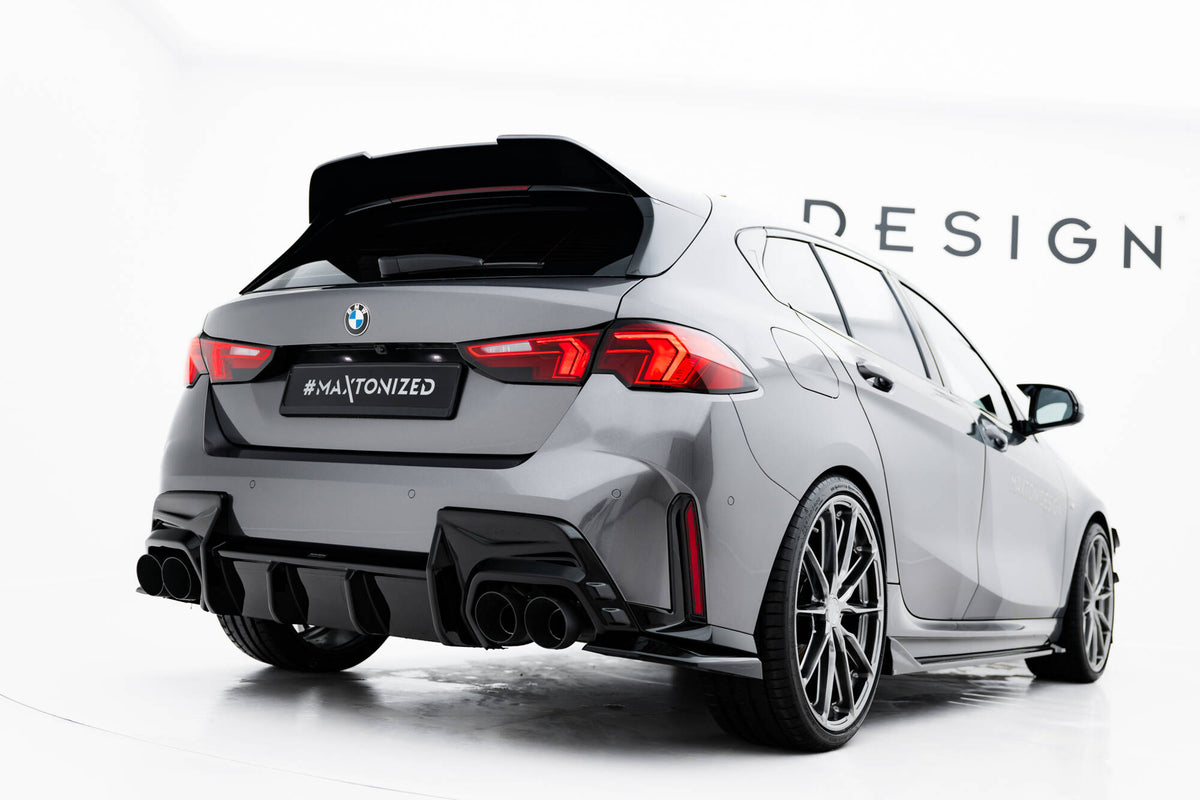 Splittersett BMW F70 M135I V.1 - sideskjort montert naerbilde fra lav vinkel