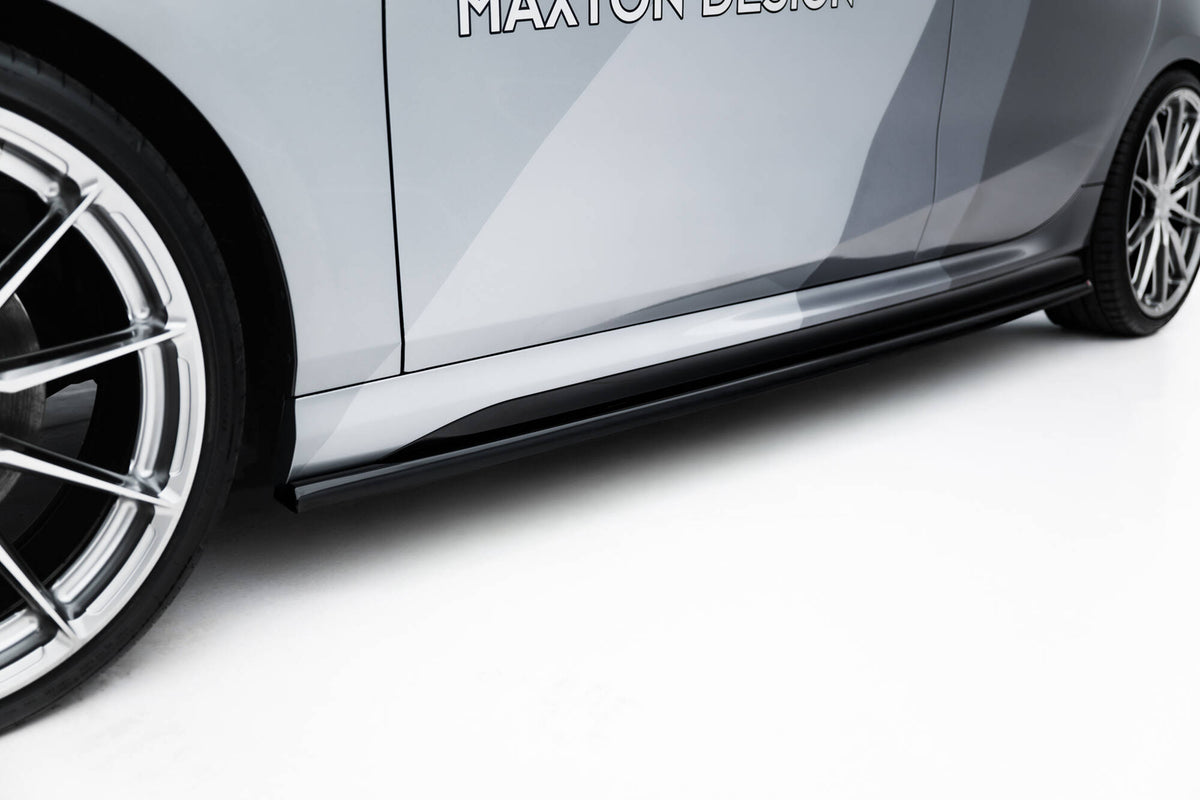 Splittersett BMW F70 M135I V.1 - overside av frontspoiler i matt sort ABS